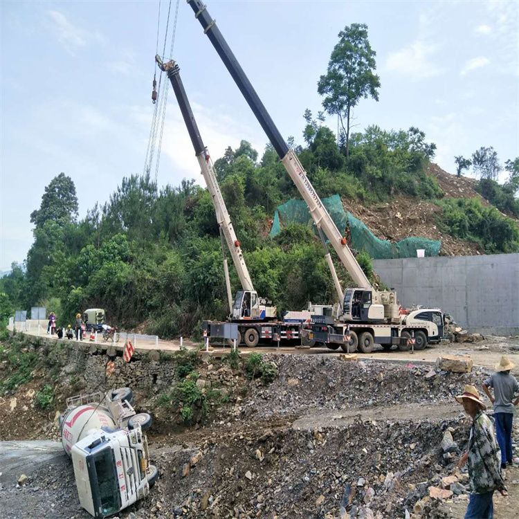 顺德汽车掉沟里叫吊车救援要多少钱